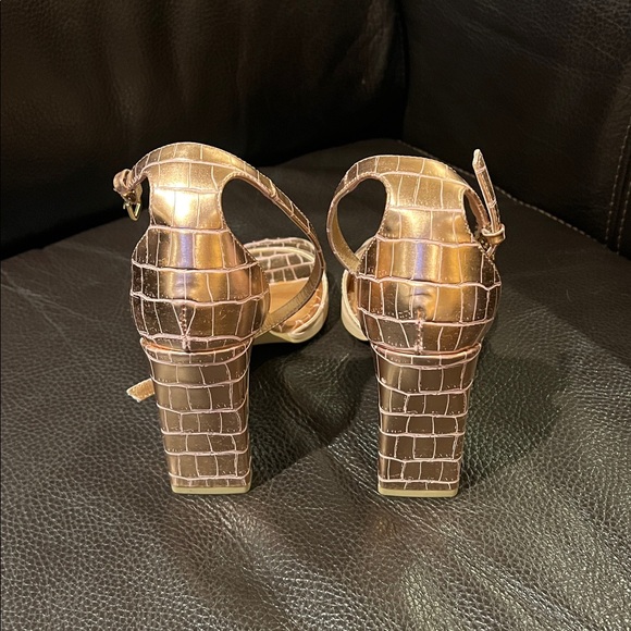 Rampage Womens 8 Rose Gold Vegan Leather Croc Gator Heels Sandals Shoes - Picture 3 of 4